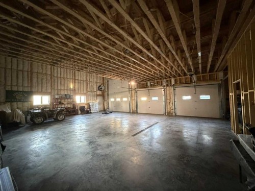 83002 Rge Rd 194, Coaldale, AB - Indoor Photo Showing Garage