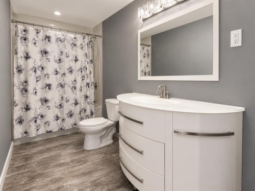 137 Big Hill Place, Airdrie, AB - Indoor Photo Showing Bathroom
