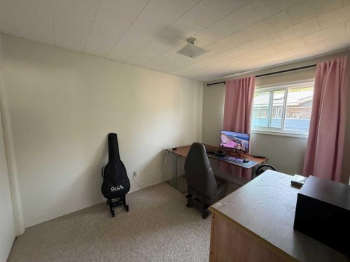 3 Oak Avenue West, Brooks, AB - Indoor Photo Showing Office