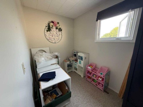 3 Oak Avenue West, Brooks, AB - Indoor
