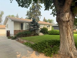 443 3 Street EASTBrooks, AB T1R 0G5