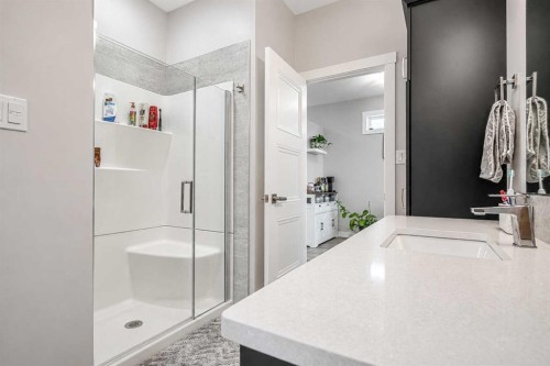 1614 2 Avenue East, Brooks, AB - Indoor Photo Showing Bathroom