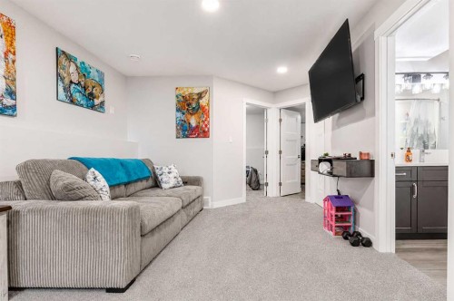 1614 2 Avenue East, Brooks, AB - Indoor