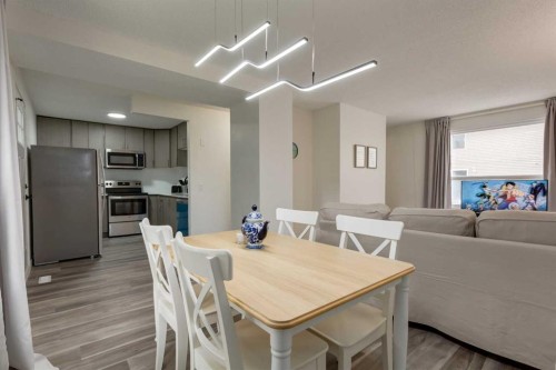 4627 73 Street Nw, Calgary, AB - Indoor Photo Showing Other Room