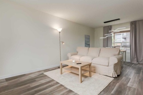 4627 73 Street Nw, Calgary, AB - Indoor Photo Showing Living Room