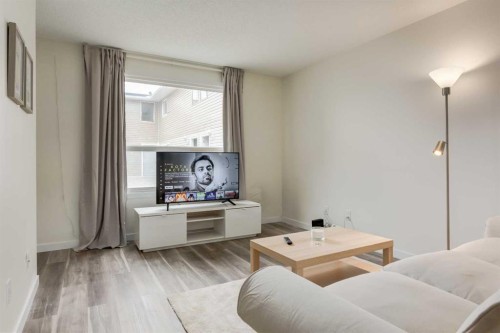 4627 73 Street Nw, Calgary, AB - Indoor