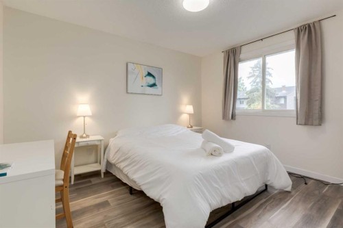 4627 73 Street Nw, Calgary, AB - Indoor Photo Showing Bedroom