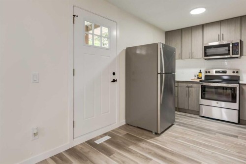 4627 73 Street Nw, Calgary, AB - Indoor Photo Showing Kitchen