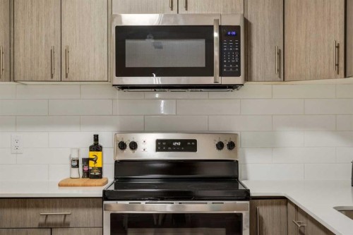 4627 73 Street Nw, Calgary, AB - Indoor Photo Showing Kitchen