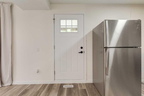 4627 73 Street Nw, Calgary, AB - Indoor Photo Showing Other Room