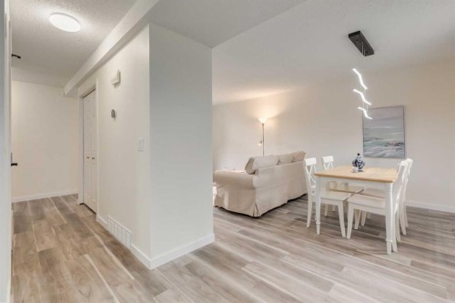 4627 73 Street Nw, Calgary, AB - Indoor