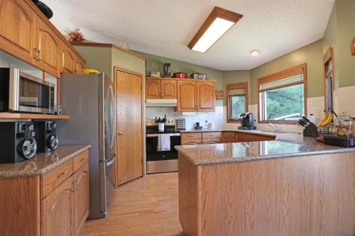 35 Parkland Close East, Brooks, AB - Indoor Photo Showing Kitchen