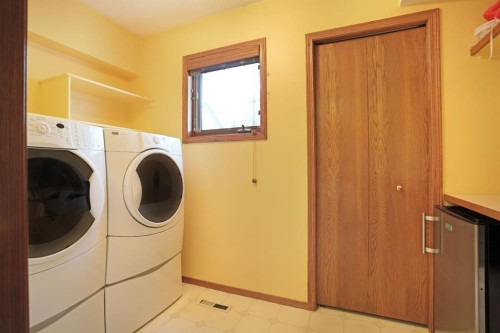 35 Parkland Close East, Brooks, AB - Indoor Photo Showing Laundry Room