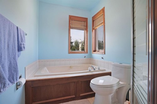 35 Parkland Close East, Brooks, AB - Indoor Photo Showing Bathroom