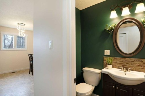 534 Iris Street, Rosemary, AB - Indoor Photo Showing Bathroom