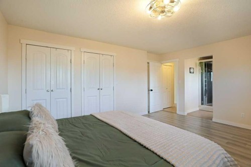534 Iris Street, Rosemary, AB - Indoor Photo Showing Bedroom