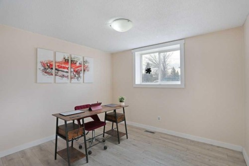 534 Iris Street, Rosemary, AB - Indoor