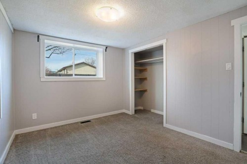 534 Iris Street, Rosemary, AB - Indoor