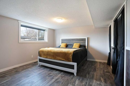 534 Iris Street, Rosemary, AB - Indoor Photo Showing Bedroom
