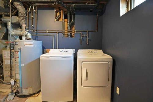 534 Iris Street, Rosemary, AB - Indoor