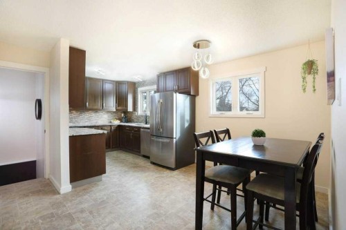 534 Iris Street, Rosemary, AB - Indoor
