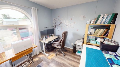 92 Railway Avenue, Rosemary, AB - Indoor Photo Showing Office