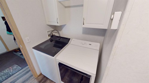 92 Railway Avenue, Rosemary, AB - Indoor