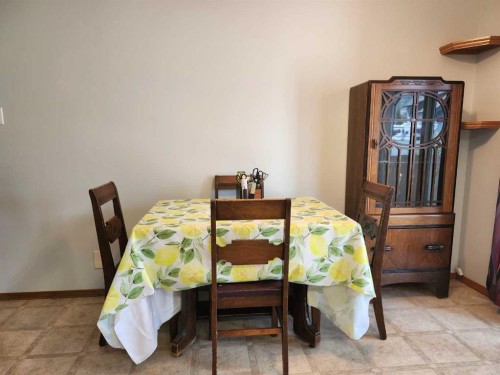 224 2 Street, Drumheller, AB - Indoor Photo Showing Dining Room