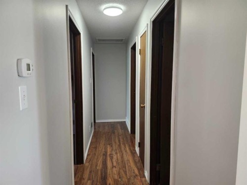 224 2 Street, Drumheller, AB - Indoor Photo Showing Other Room