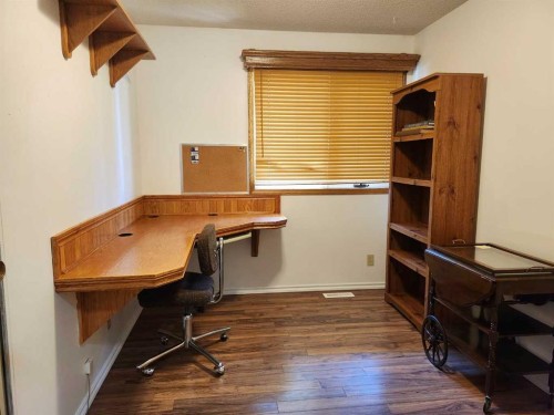224 2 Street, Drumheller, AB - Indoor Photo Showing Office