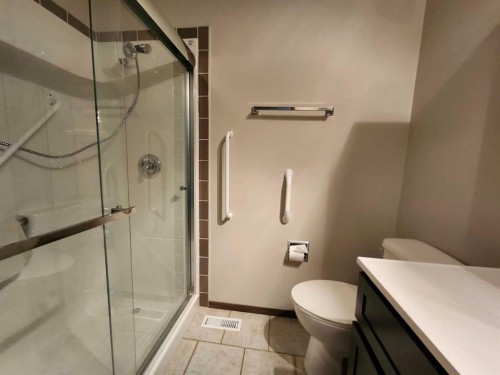 224 2 Street, Drumheller, AB - Indoor Photo Showing Bathroom