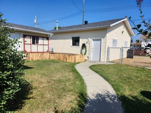 224 2 Street, Drumheller, AB - Outdoor