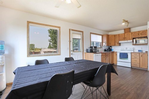21 Pleasant Park Green West, Brooks, AB - Indoor