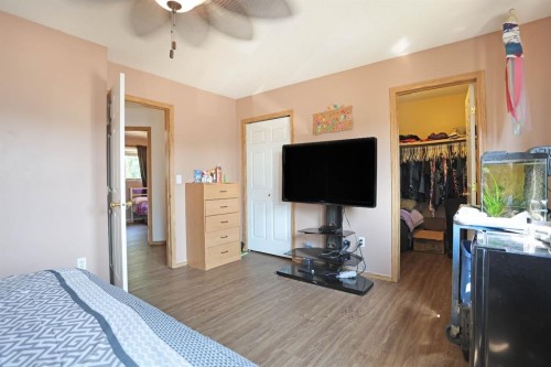 21 Pleasant Park Green West, Brooks, AB - Indoor Photo Showing Bedroom