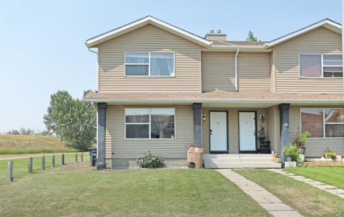 21 Pleasant Park Green West, Brooks, AB - Outdoor With Facade