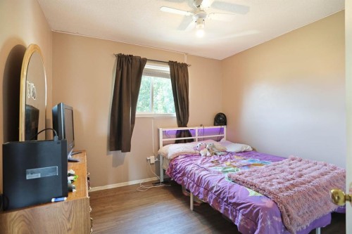 21 Pleasant Park Green West, Brooks, AB - Indoor Photo Showing Bedroom