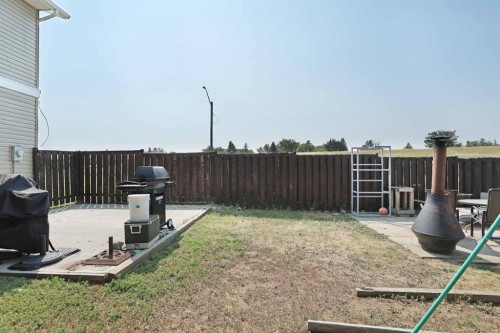 21 Pleasant Park Green West, Brooks, AB - Outdoor