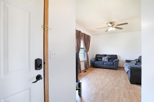 21 Pleasant Park Green West, Brooks, AB - Indoor