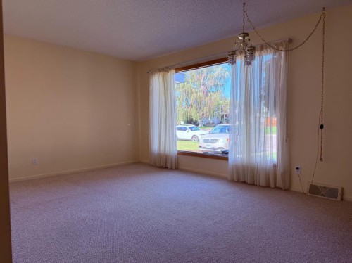 408 8 Street E, Drumheller, AB - Indoor Photo Showing Other Room