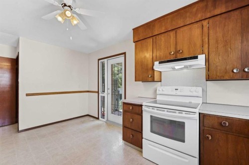 31 8 Street West, Brooks, AB - Indoor Photo Showing Kitchen