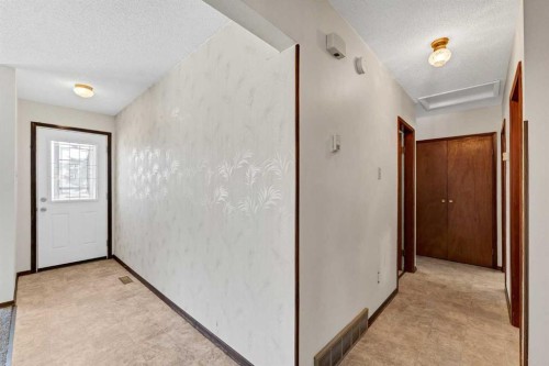 31 8 Street West, Brooks, AB - Indoor Photo Showing Other Room