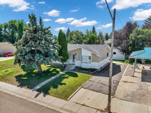 31 8 Street West, Brooks, AB - Outdoor With Deck Patio Veranda
