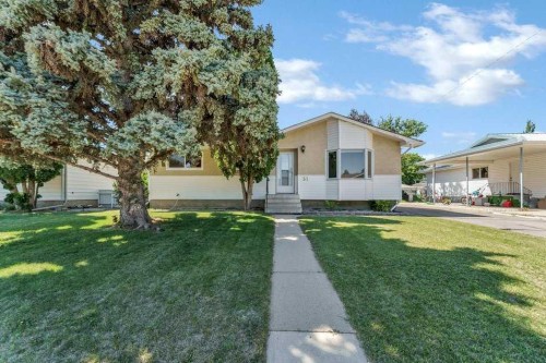 31 8 Street West, Brooks, AB - Outdoor With Deck Patio Veranda