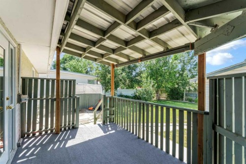 31 8 Street West, Brooks, AB - Outdoor With Deck Patio Veranda With Exterior