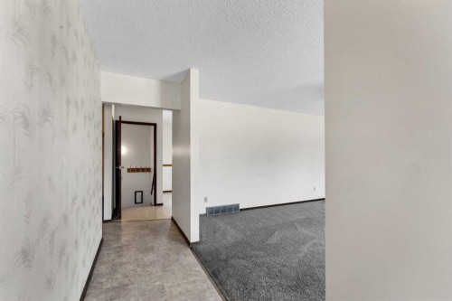 31 8 Street West, Brooks, AB - Indoor Photo Showing Other Room