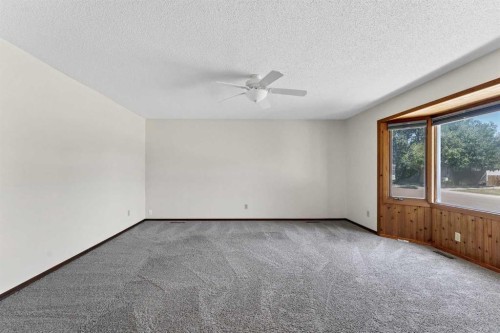 31 8 Street West, Brooks, AB - Indoor Photo Showing Other Room