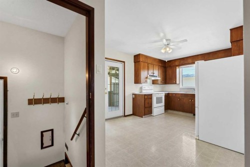 31 8 Street West, Brooks, AB - Indoor Photo Showing Kitchen