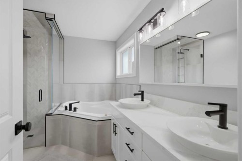 113 Weddell Crescent, Red Deer, AB - Indoor Photo Showing Bathroom