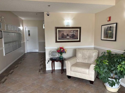 209-4514 54 Avenue, Olds, AB - Indoor Photo Showing Living Room