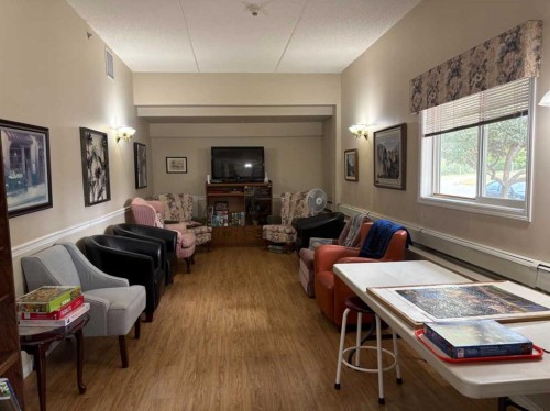 209-4514 54 Avenue, Olds, AB - Indoor Photo Showing Living Room